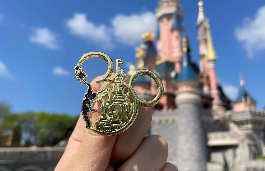 Pin 30 Disneyland con Trilli davanti al Castello
