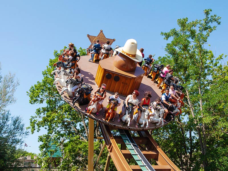 Buffalo Bill Rodeo: Un disco coaster adrenalinico in sella ad un cavallo