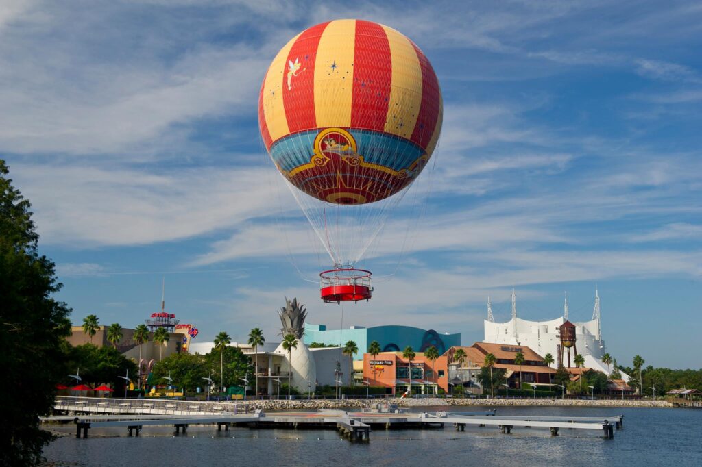 Area Disney Village con mongolfiera PanoraMagique