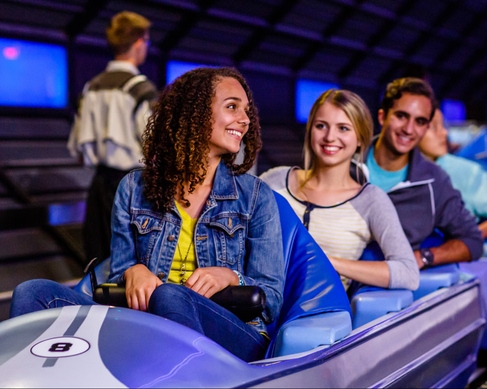 Attrazione Space Mountain a Orlando, sfreccia nell'oscurità dello spazio!