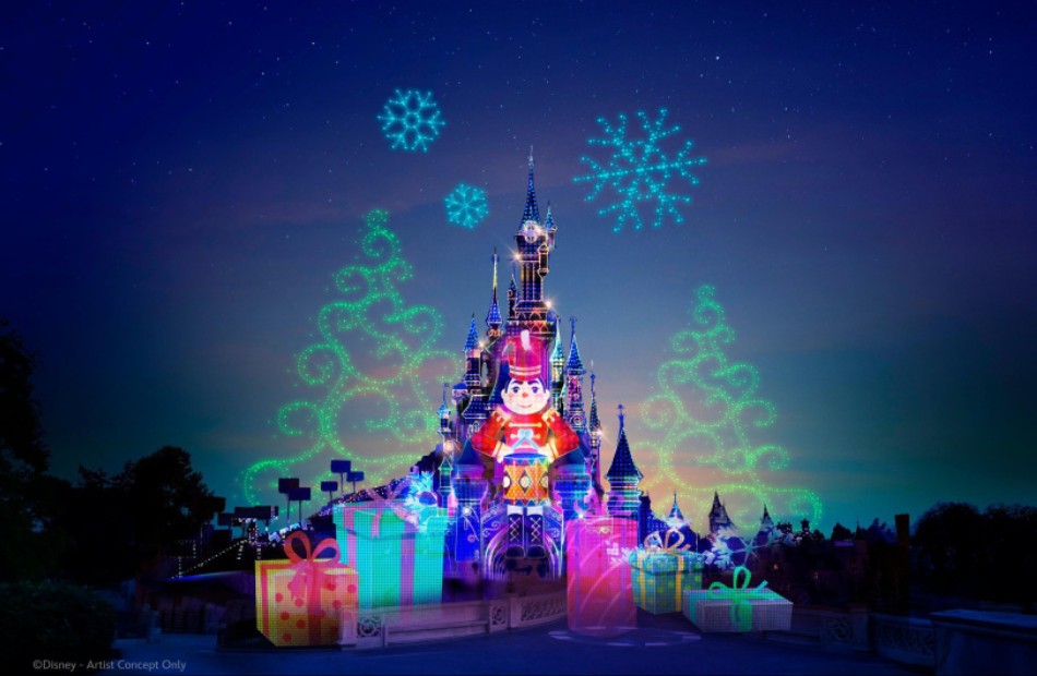 Disney Electrical Sky Parade con il Magico Natale Disney: i droni proiettano fiocchi di neve, pacchi regalo, alberi