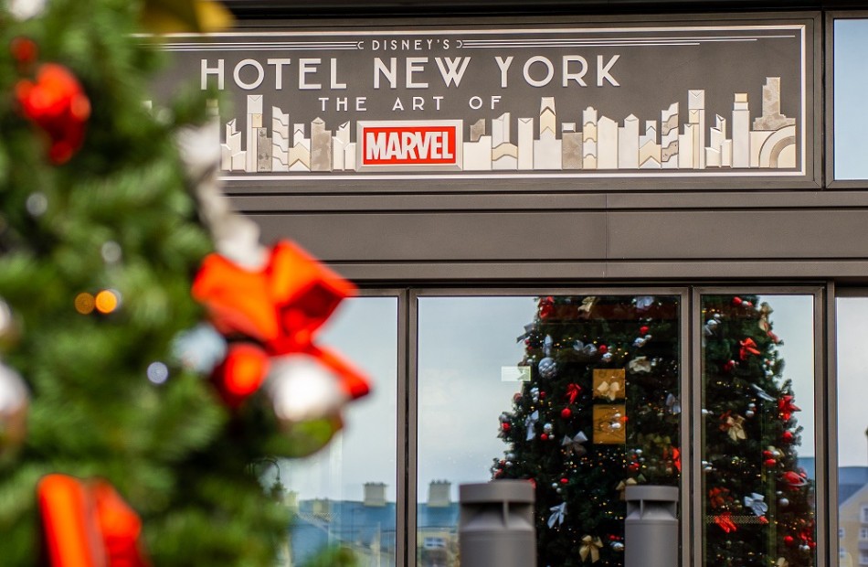 Disney's Hotel New York Marvel con albero di Natale