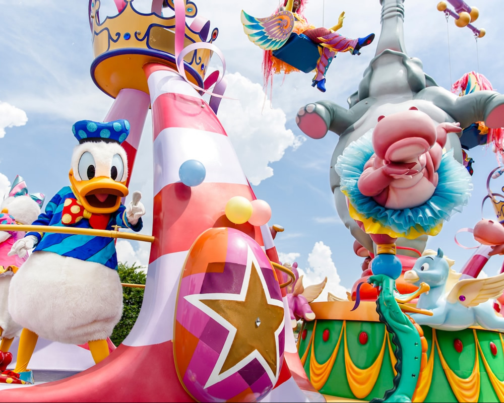 Paperino alla parata di Disney Festival of Fantasy Parade a Orlando