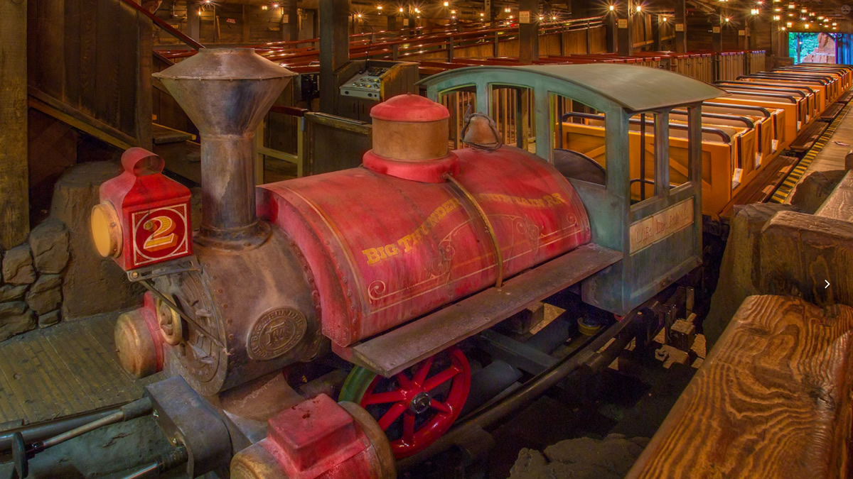 Attrazione Big Thunder Mountain a Orlando all'interno del parco Magic Kingdom