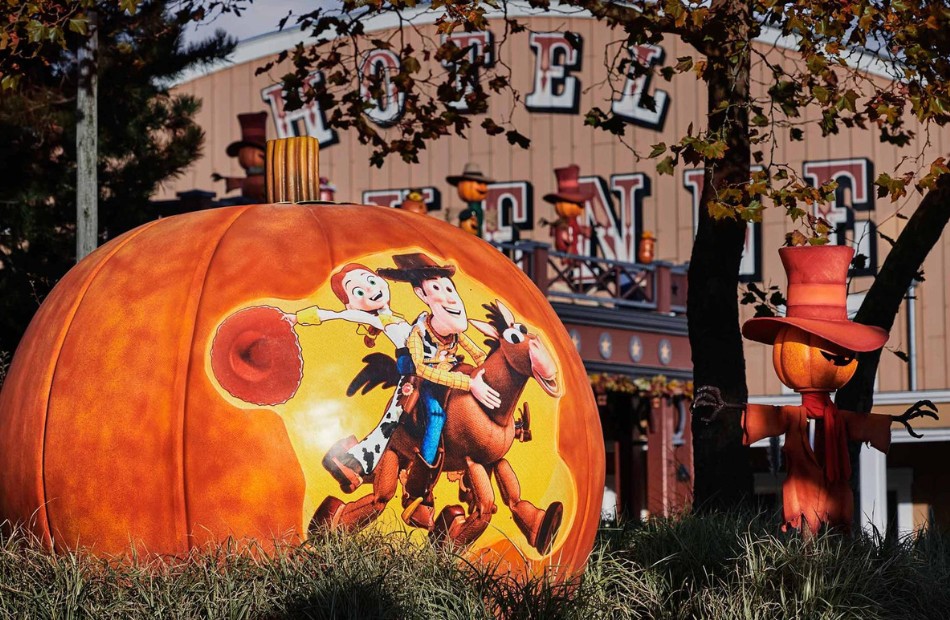 zucca Toy Story davanti Hotel per Halloween