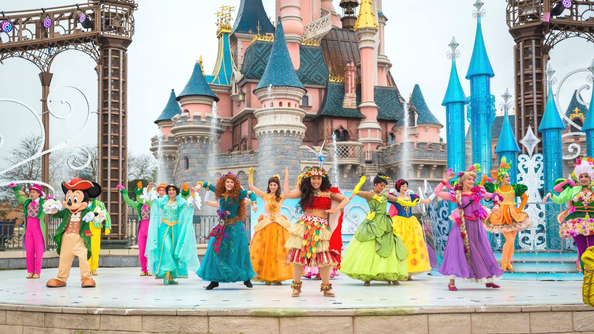 Spettacolo con Encanto e Principesse Disney a Disneyland Paris