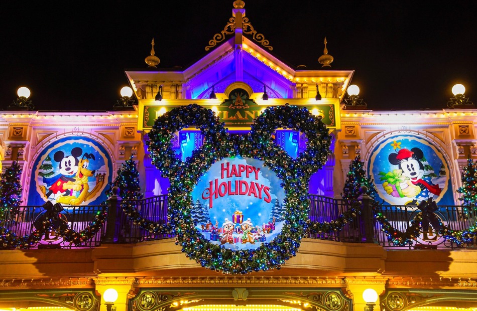 Decorazioni di Natale al Parco Disneyland Paris: ghirlande, lucine, palline e foto con personaggi