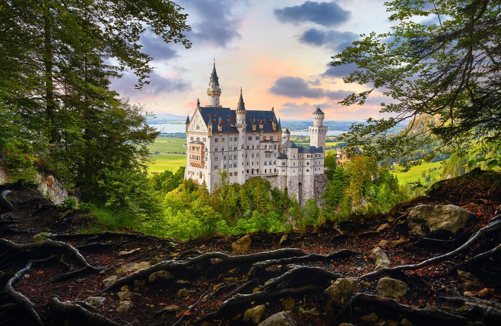 Sentiero Pöllatschlucht tra la natura selvaggia con scorcio su Castello di Neuschwanstein